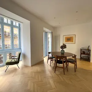 https://larramendi-suite-apartment.sansebastianhotels.net