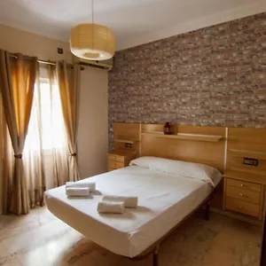  Apartamento Rentalsevilla Centrico Apartamento Junto Al Guadalquivir Con Parking Coche Mediano
